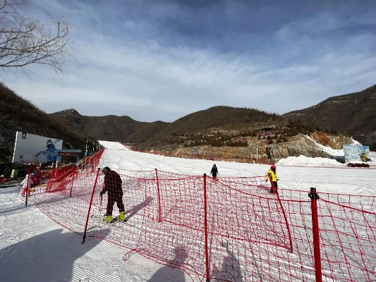 (昌平的滑雪场)昌平多家知名滑雪场加紧造雪备战