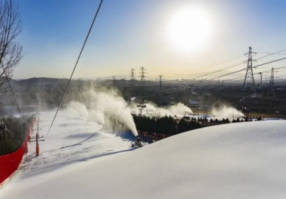 (昌平的滑雪场)昌平多家知名滑雪场加紧造雪备战